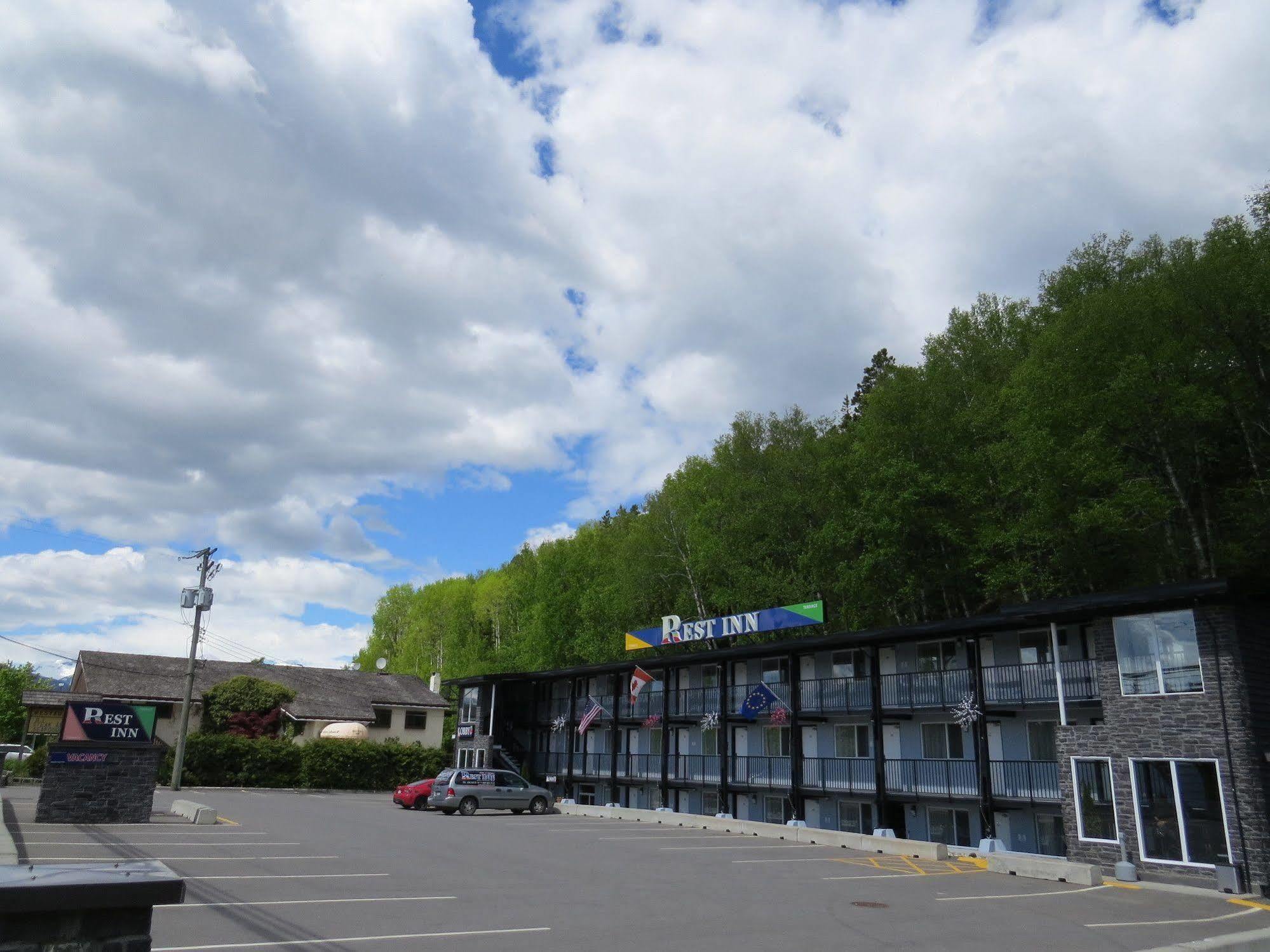Rest Inn Терас Екстериор снимка