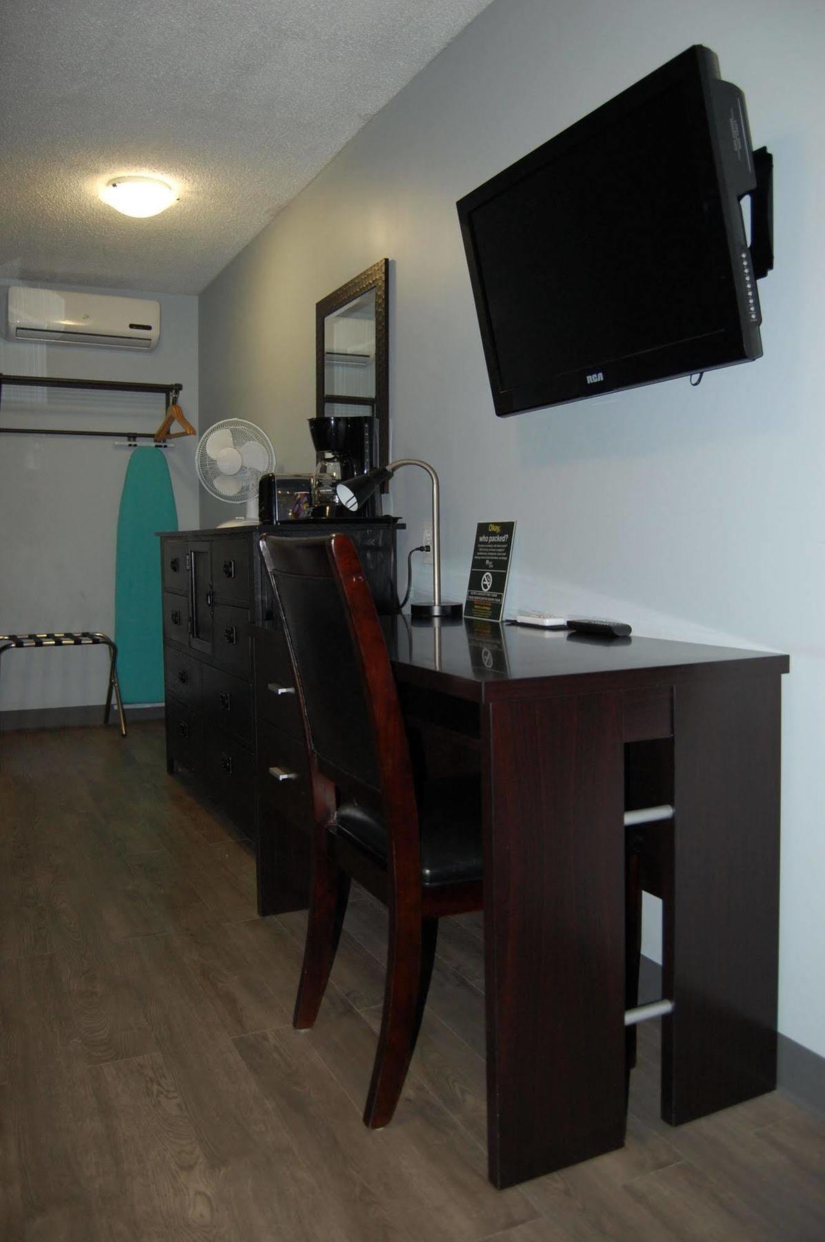 Rest Inn Терас Екстериор снимка